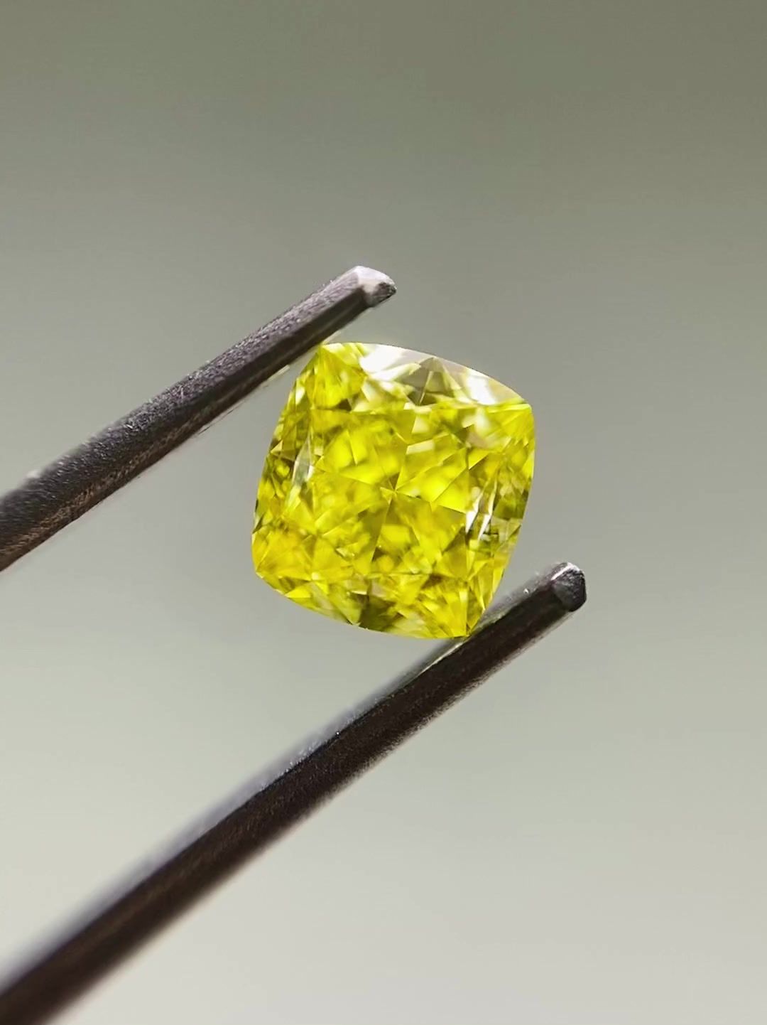 Diament 0.5 ct Fancy Vivid Yellow/VS2