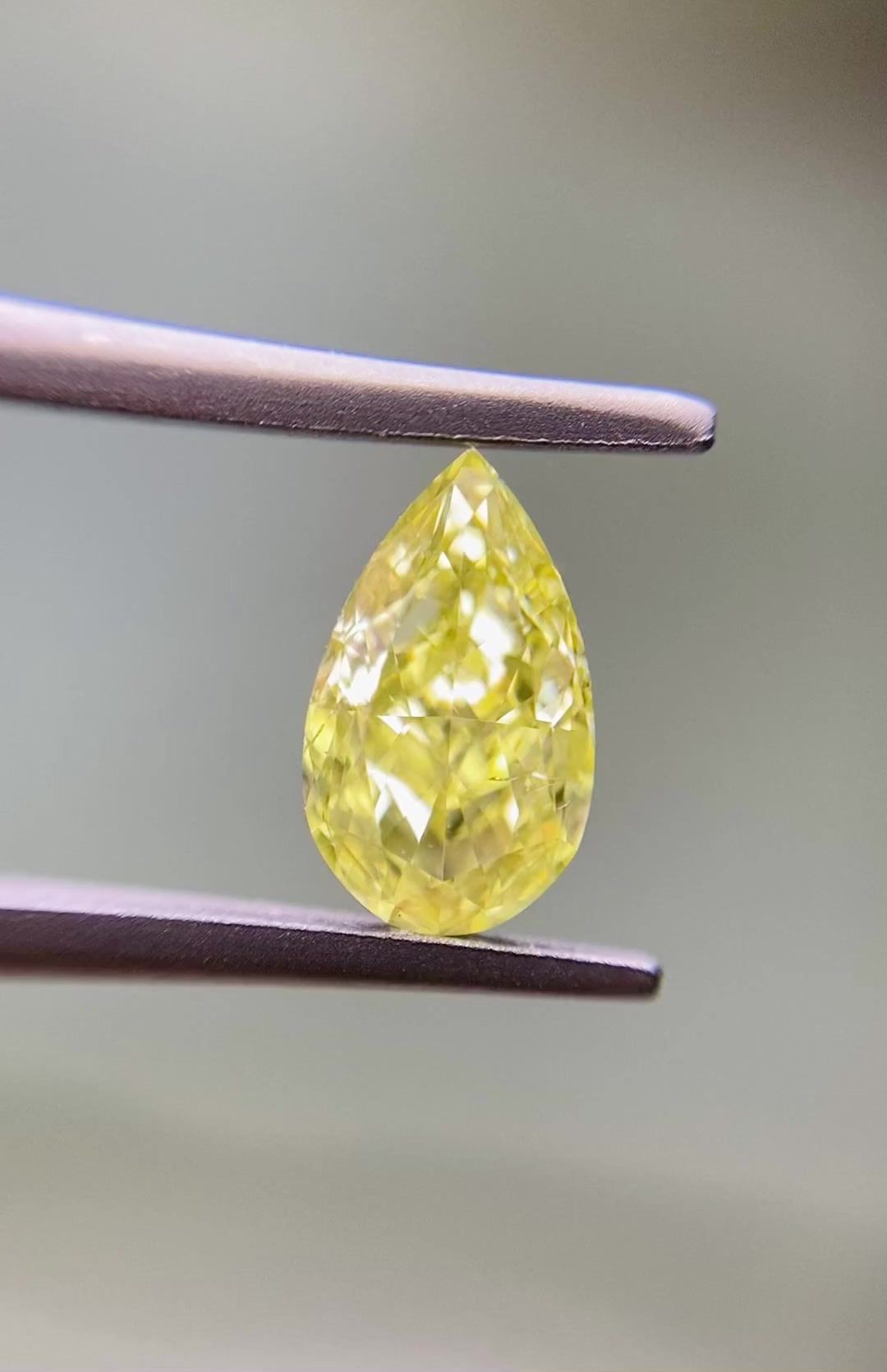 Diament 1.01 ct Fancy Intense Yellow/SI2