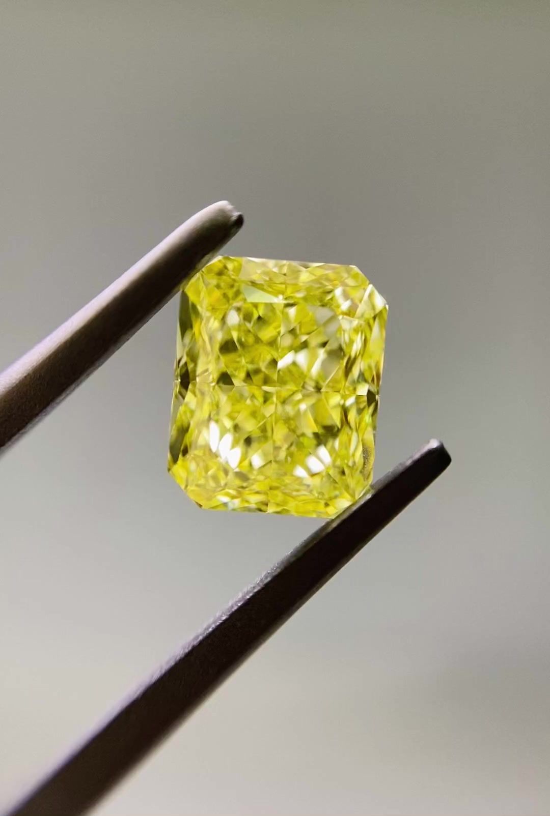 Diament 1.01 ct Fancy Intense Yellow/SI1
