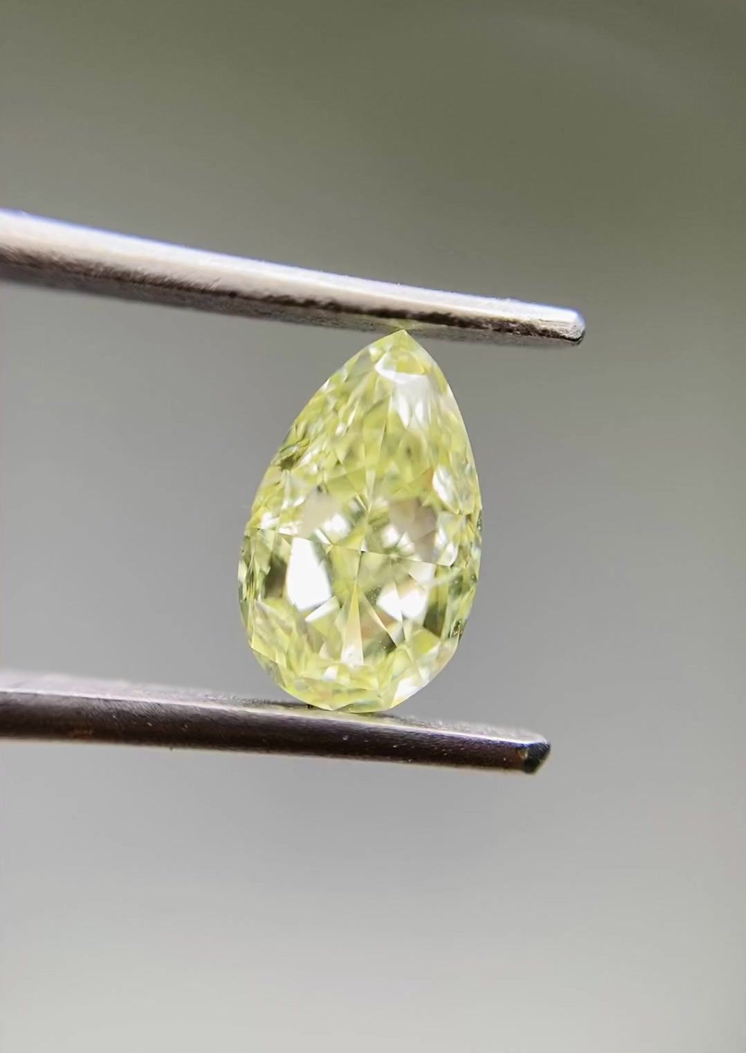 Diament 1.0 ct Fancy Light Yellow/SI2