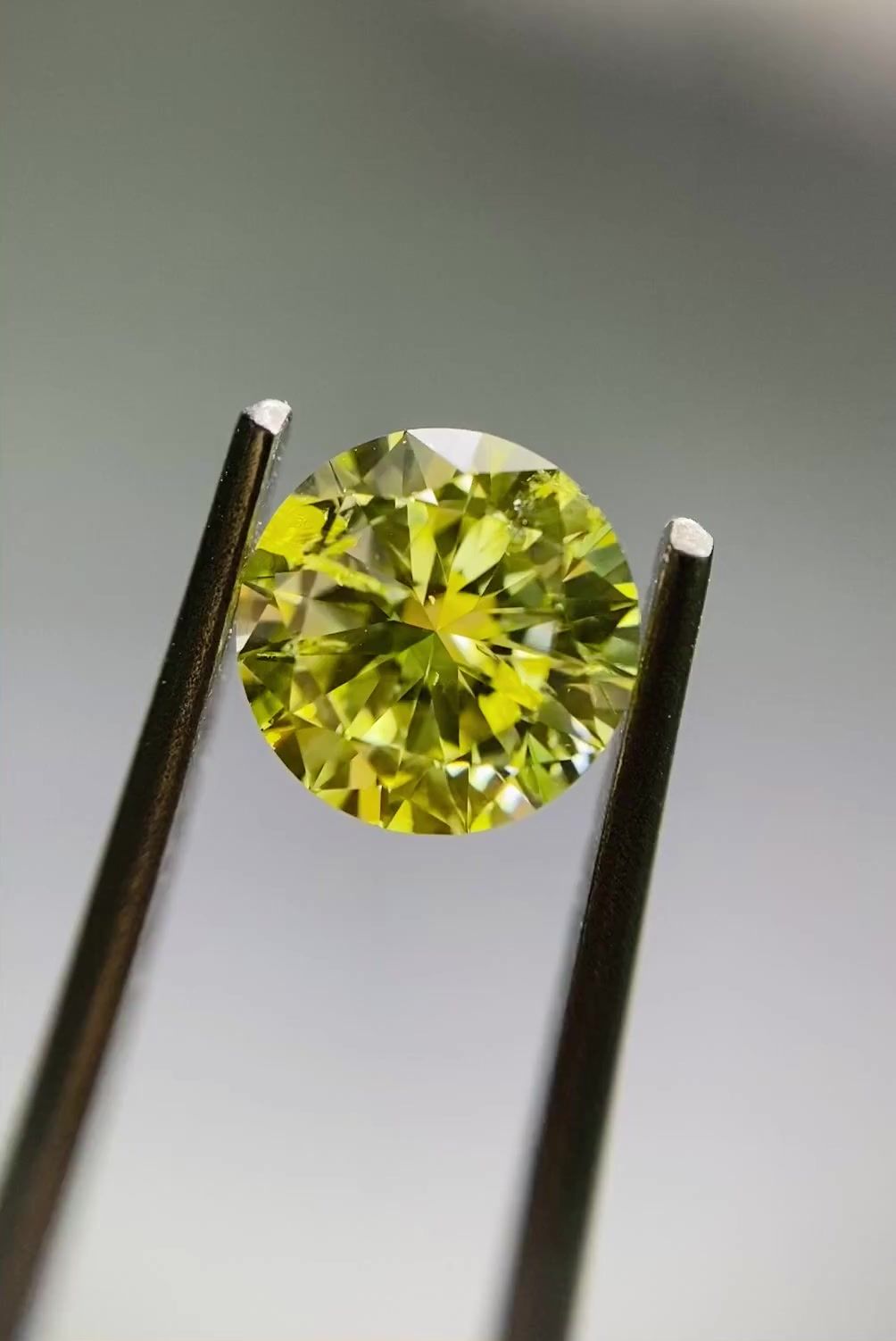 Diament 0.7 ct Fancy Intense Yellow/I2