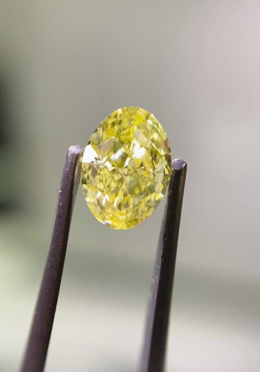 Diament 0.62 ct Fancy Intense Yellow/SI2