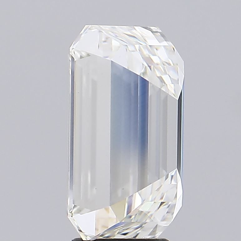 7.62 ct. emerald Lab Grown Diamond front image