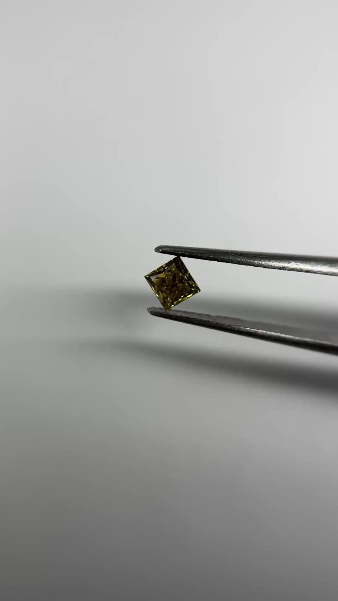 0.4 CT Fancy Deep Yellowish Green PRINCESS