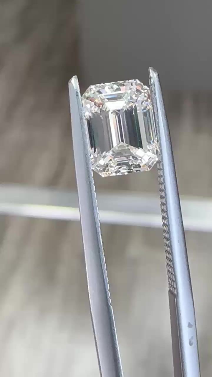 1.90ct Emerald diamond