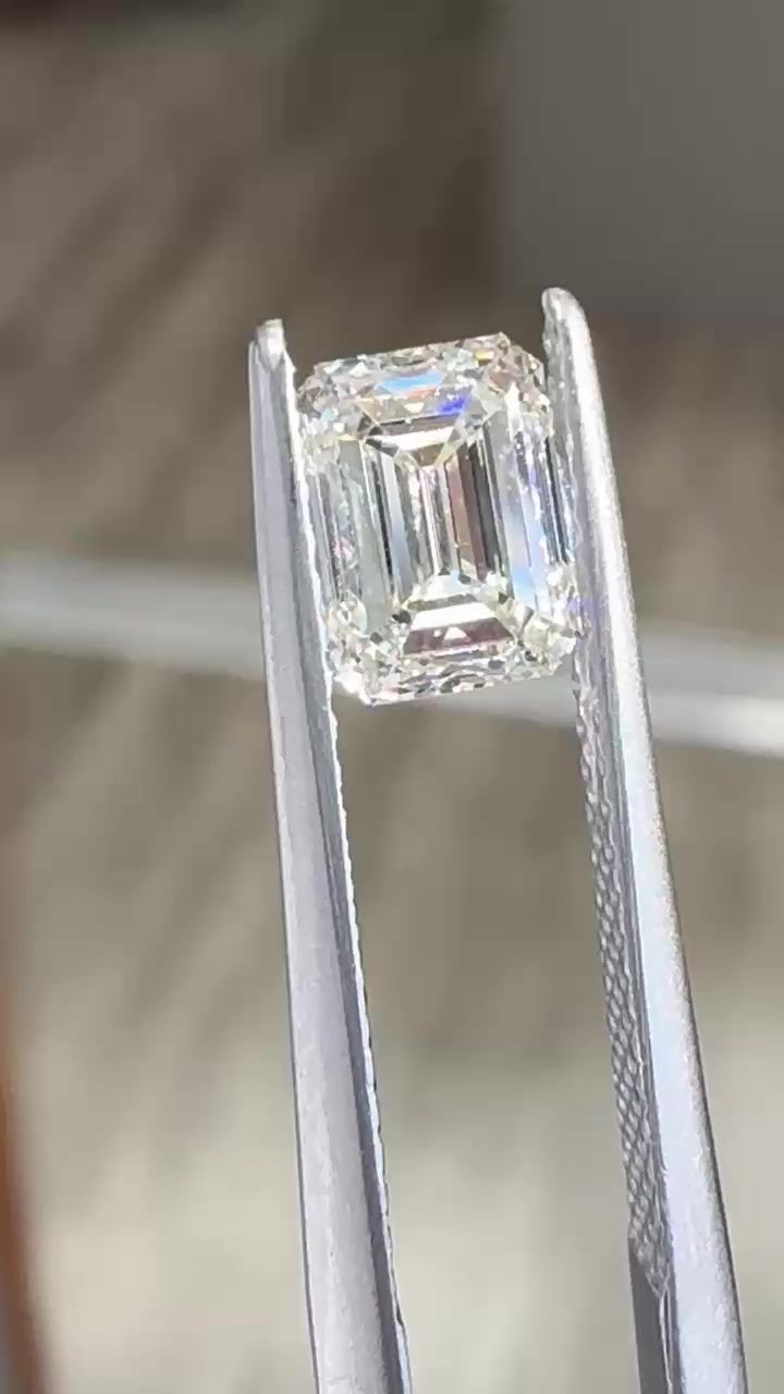 1.00ct Emerald diamond