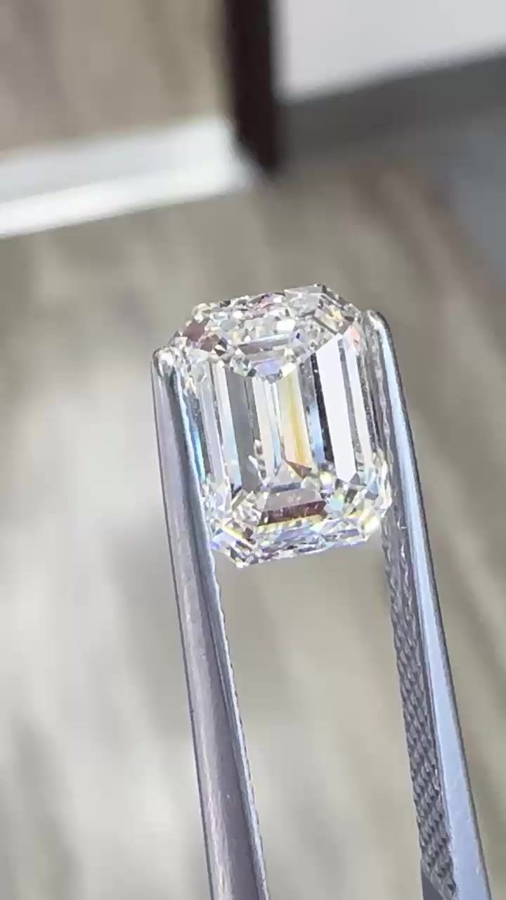 2.01ct Emerald diamond