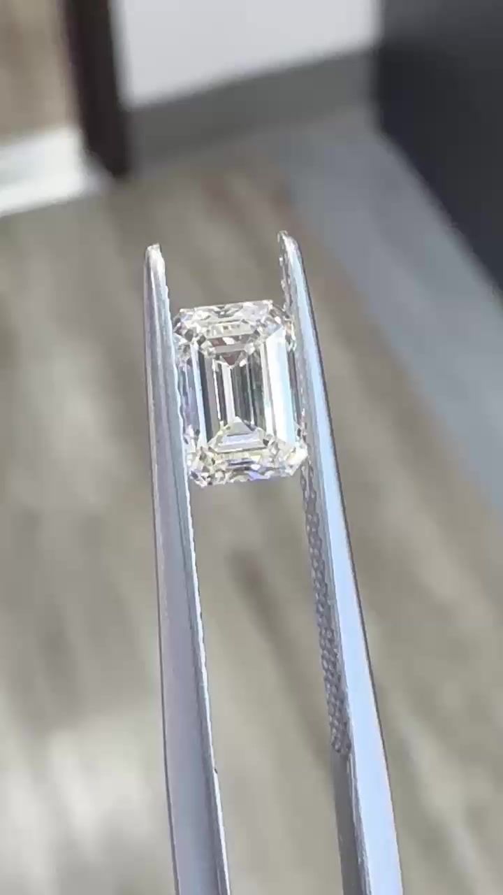 1.01ct Emerald diamond