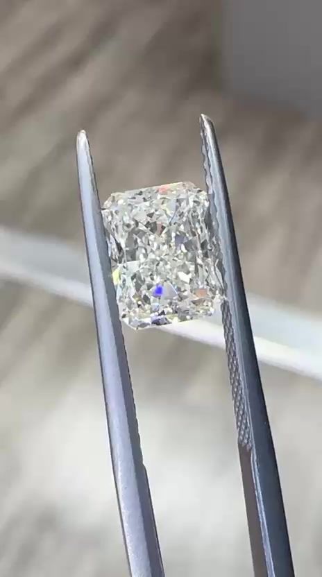 2.01ct Radiant diamond