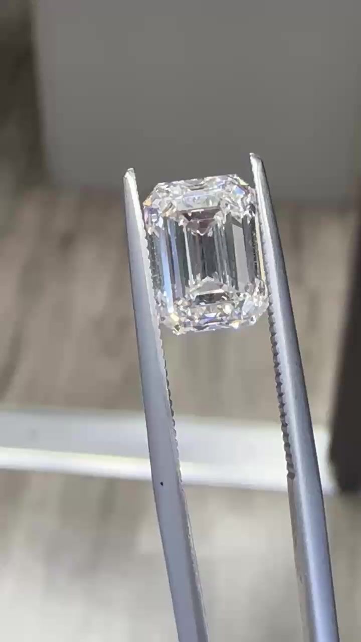 3.02ct Emerald diamond
