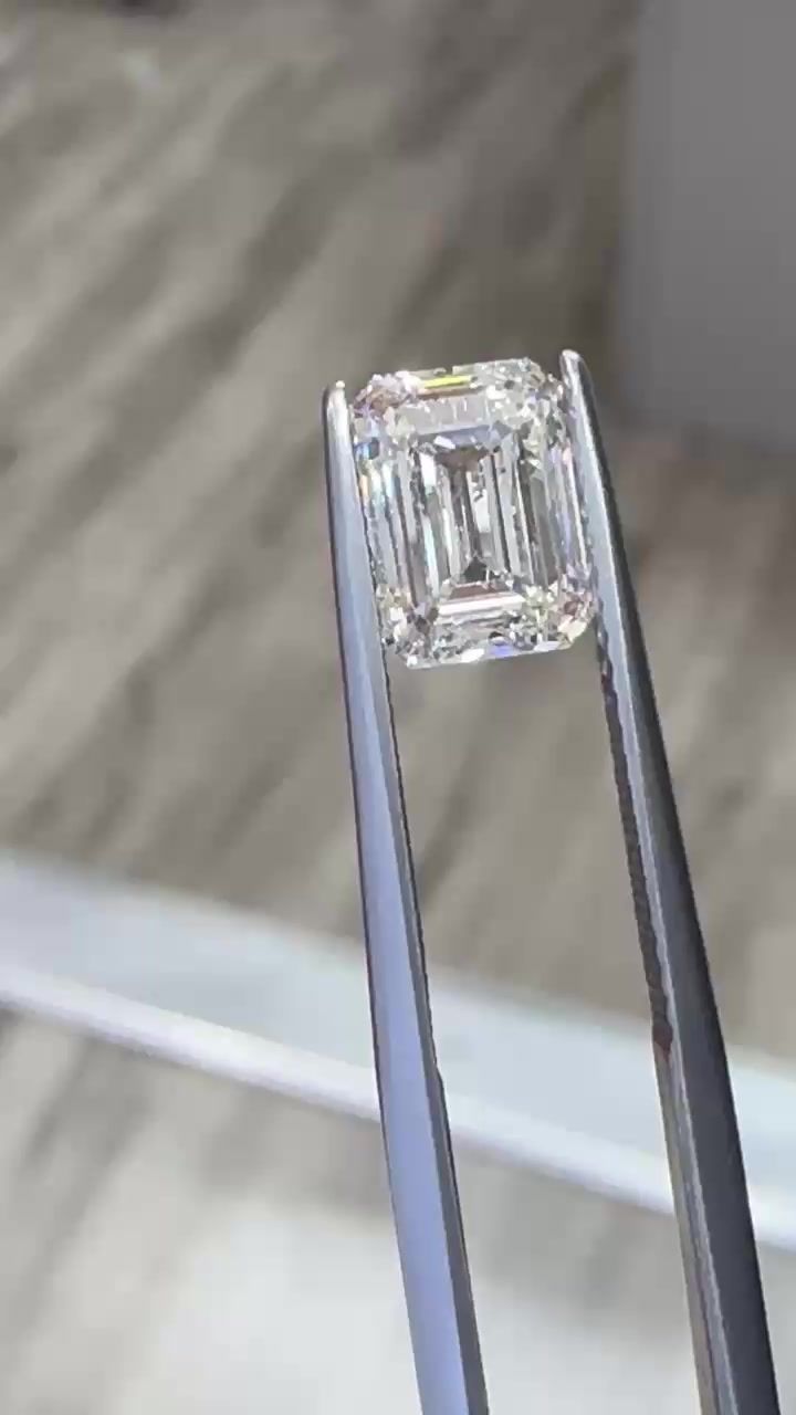 2.01ct Emerald diamond