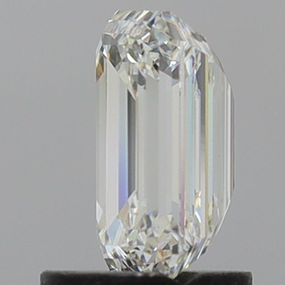 1.43 ct. emerald Lab Grown Diamond front image