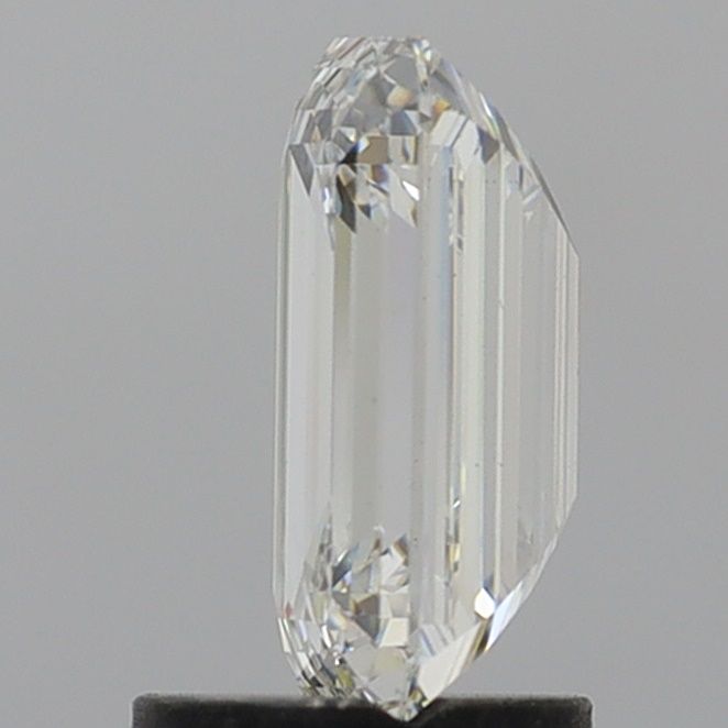 1.84 ct Emerald diamond