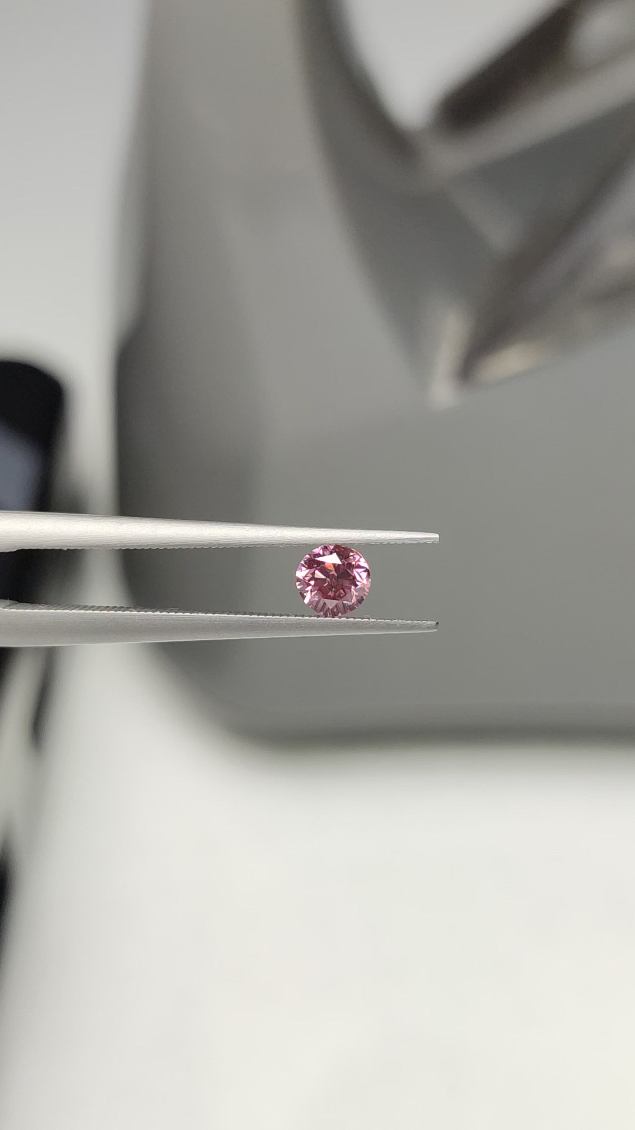 Diament 0.2 ct Fancy Deep Purplish Pink/