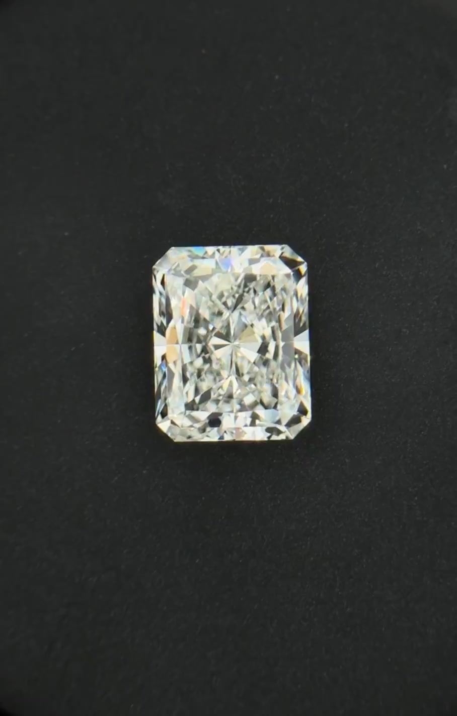 3.02 ct Radiant diamond