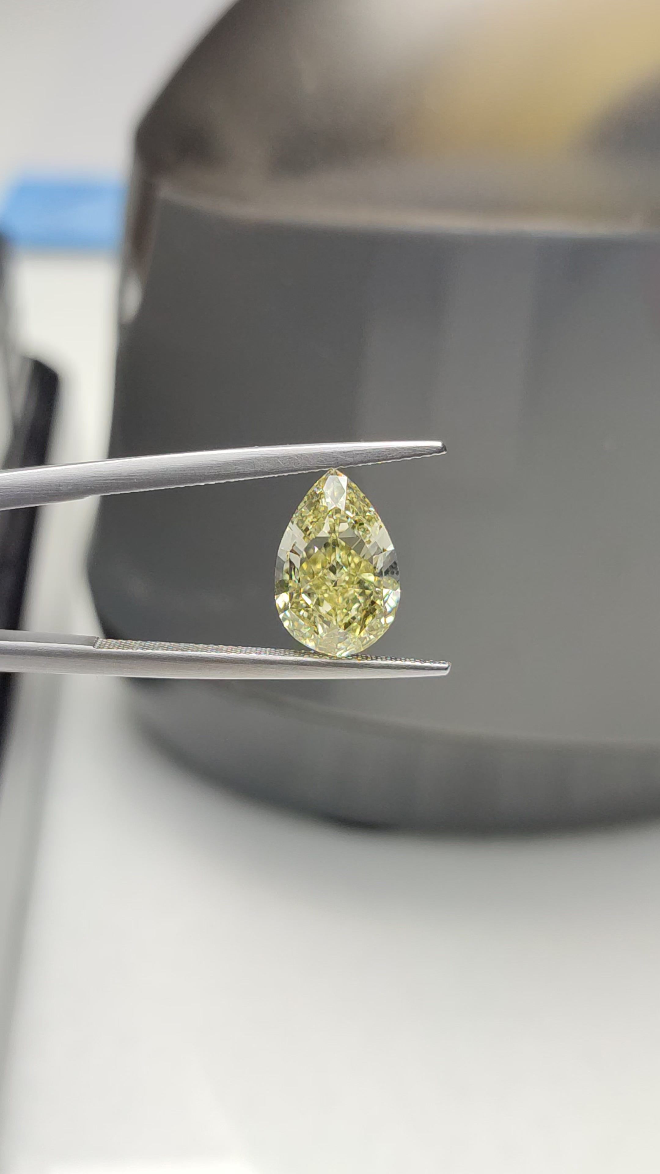 Diament 3.0 ct Fancy Yellow/VS1