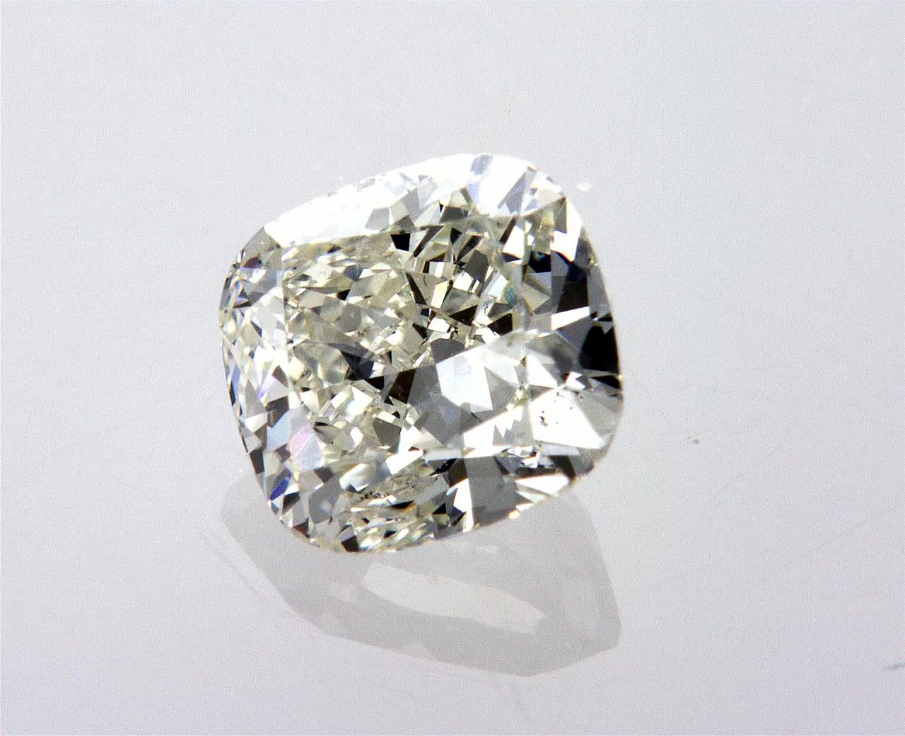 0.69ct Cushion diamond