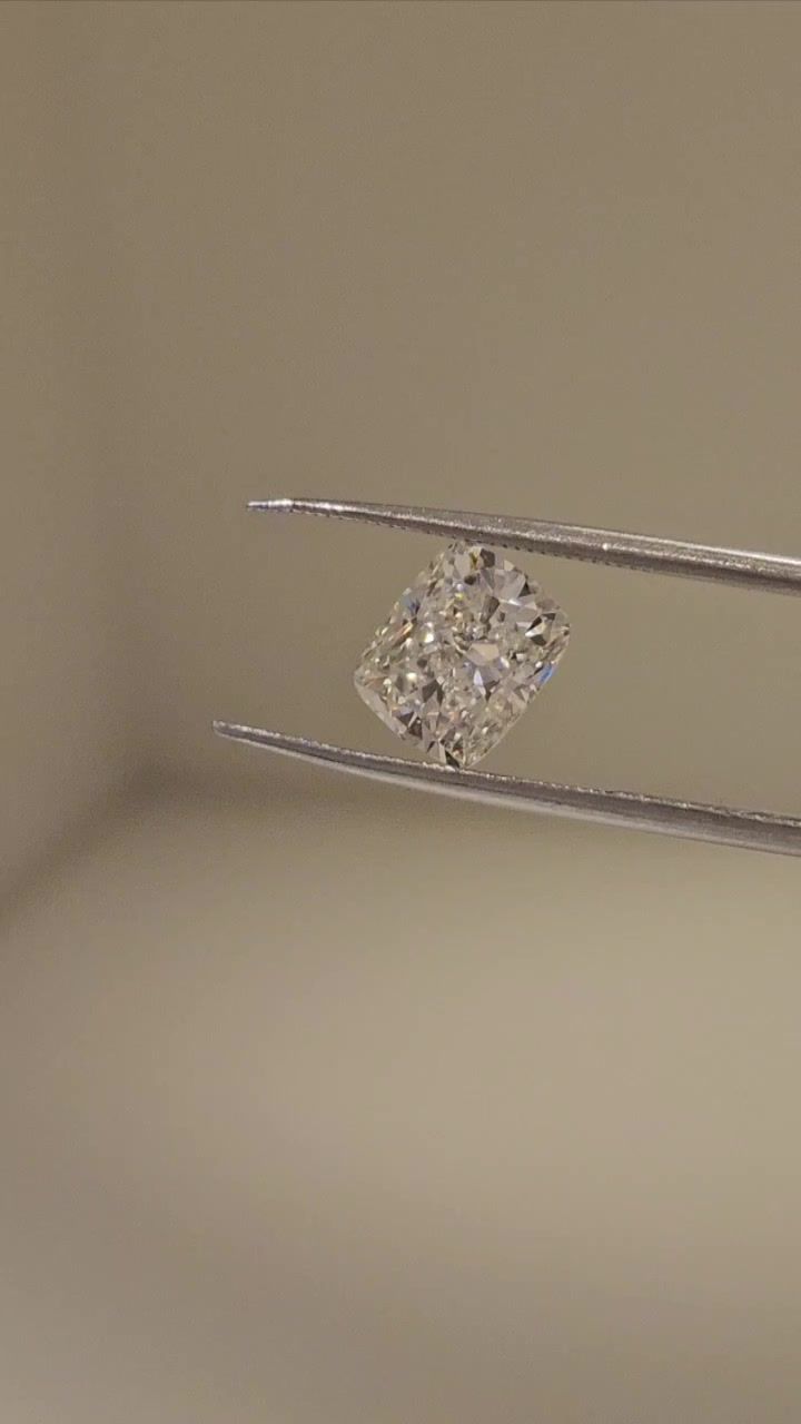 1.50 ct Cushion Brilliant diamond