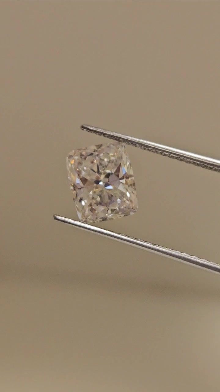 1.59 ct Cushion Brilliant diamond
