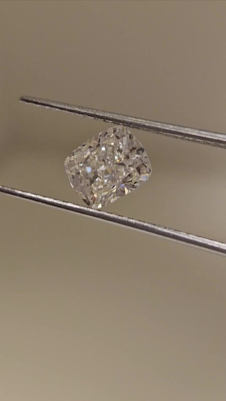 1.01 ct Cushion Brilliant diamond