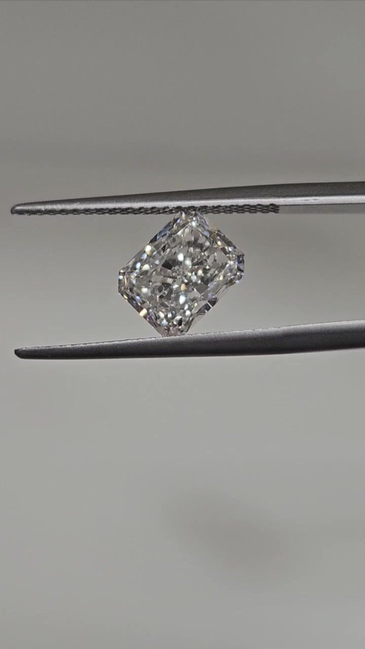 2.01 ct Radiant diamond