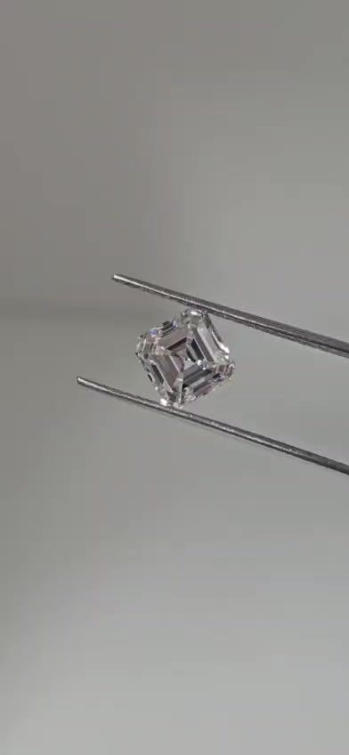 1.7 ct Square emerald Diamond