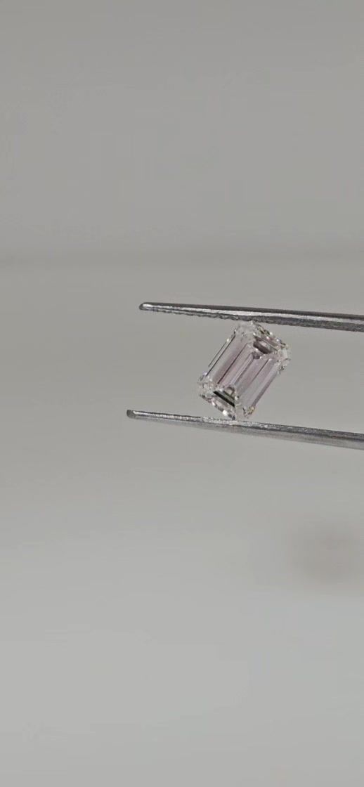 0.90 ct Emerald diamond