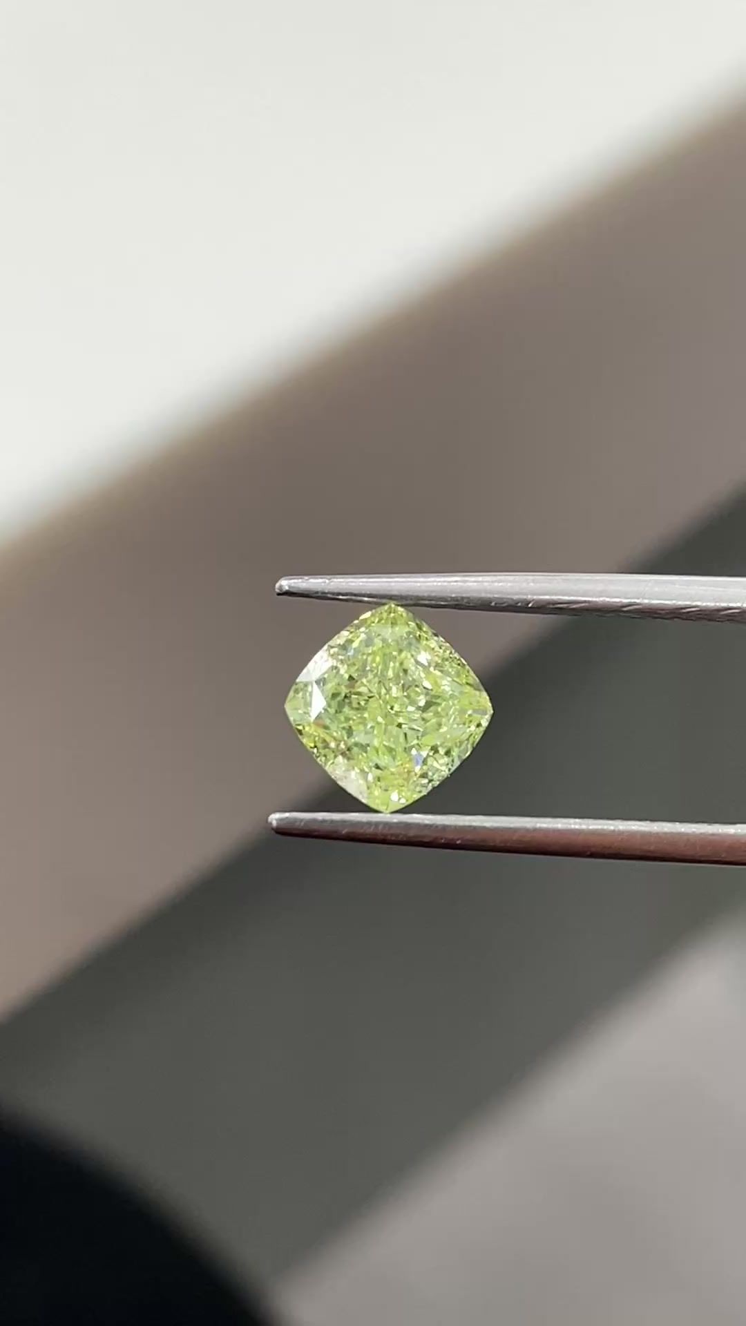 2.02 ct Cushion Brilliant diamond