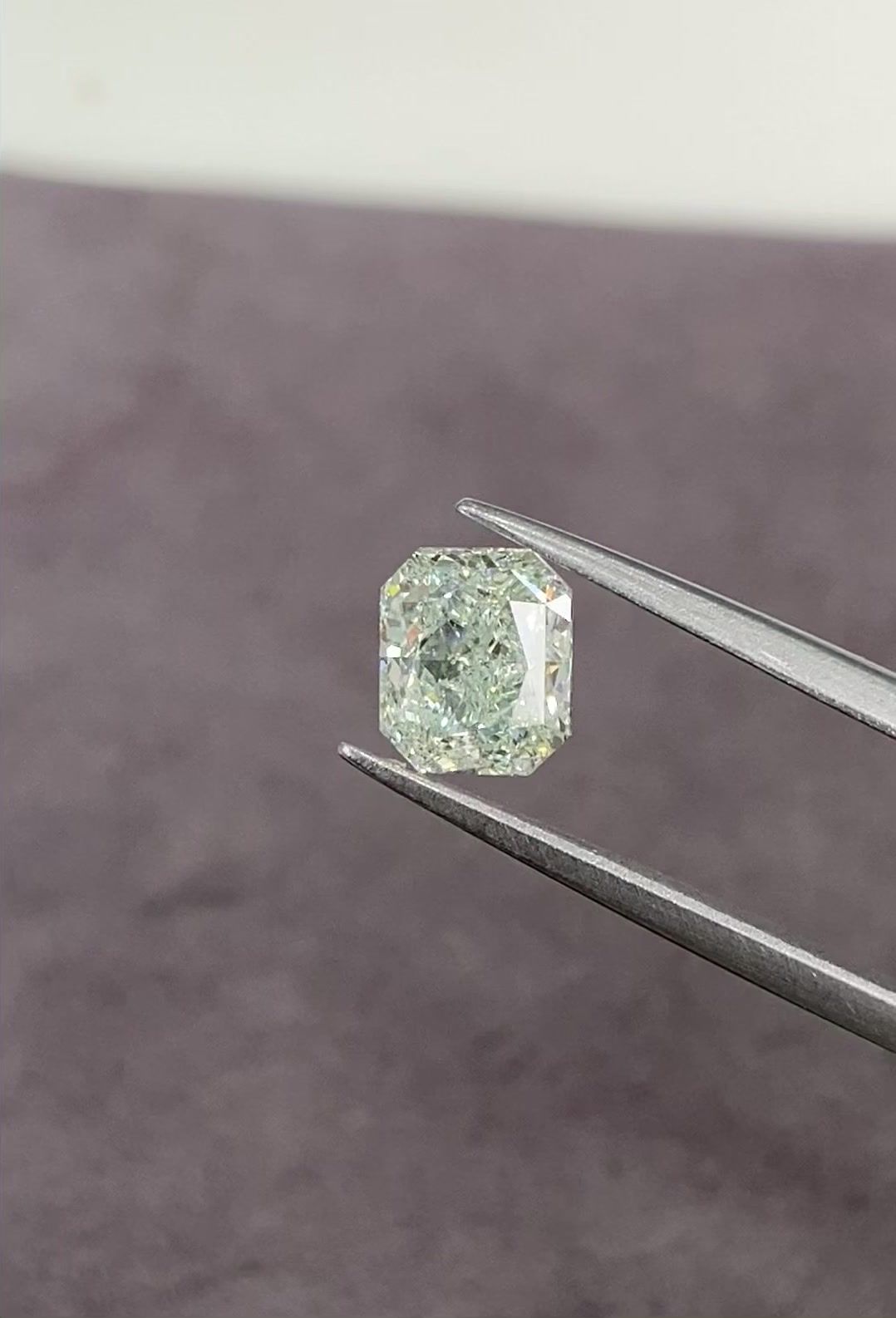 Diament 2.0 ct Very Light Green/SI2
