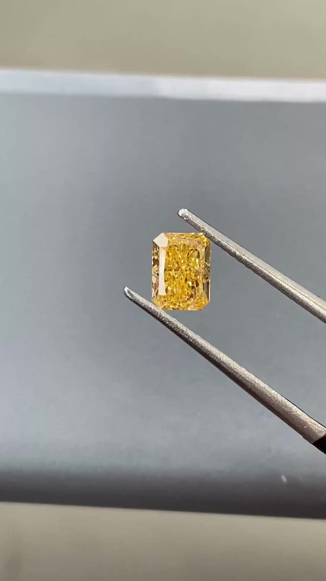 Diament 1.0 ct Fancy Intense Yellow/SI2