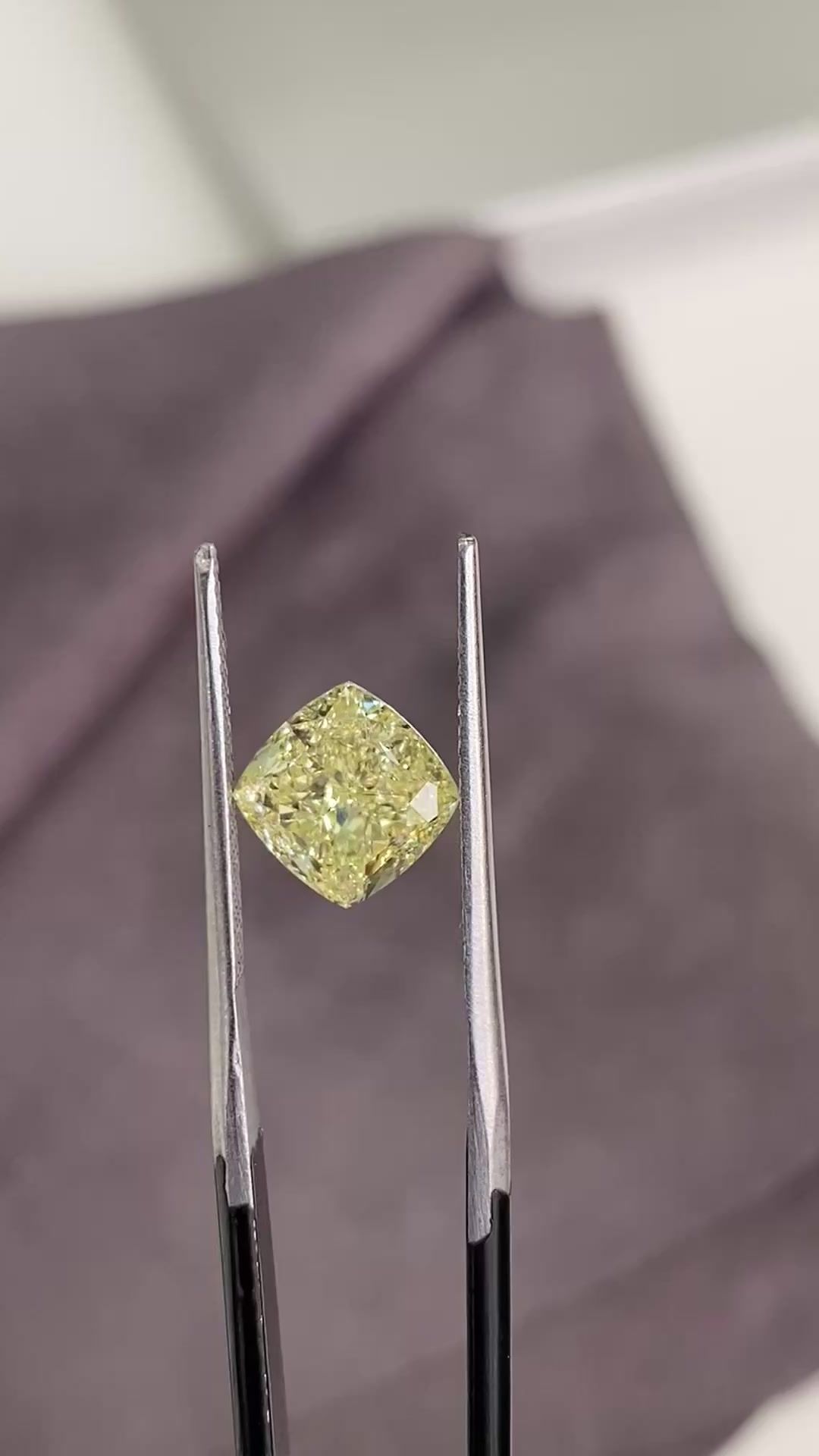 3.19 ct Cushion Brilliant diamond