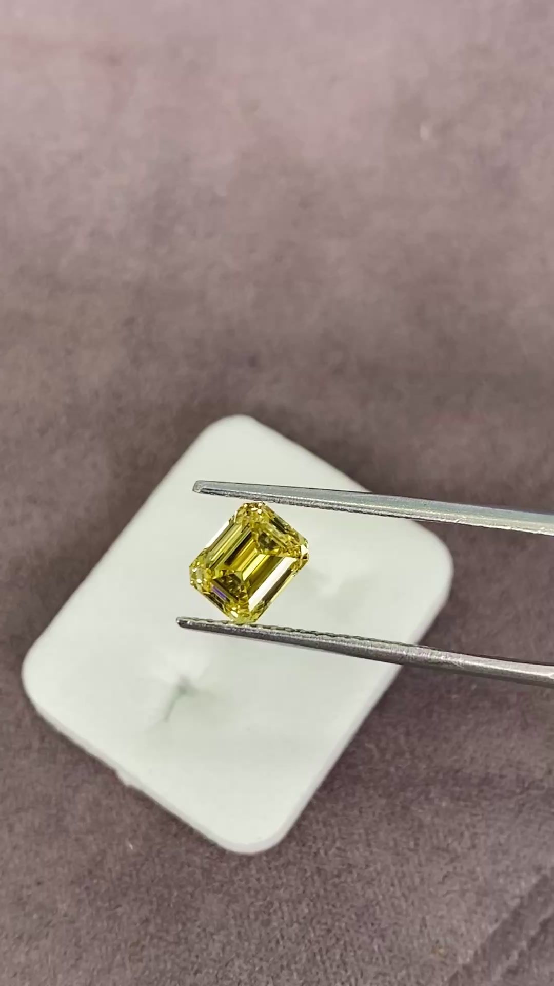 1.01 ct Emerald diamond