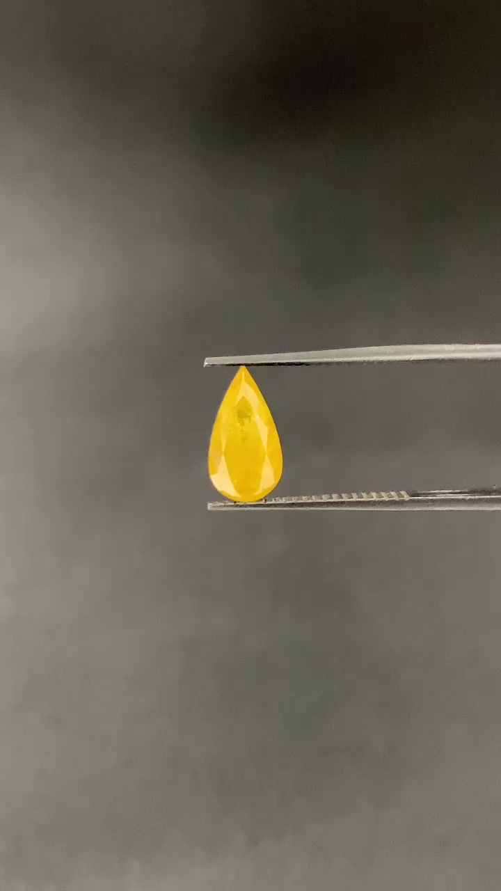 Diament 1.74 ct Fancy Intense Orangey Yellow/