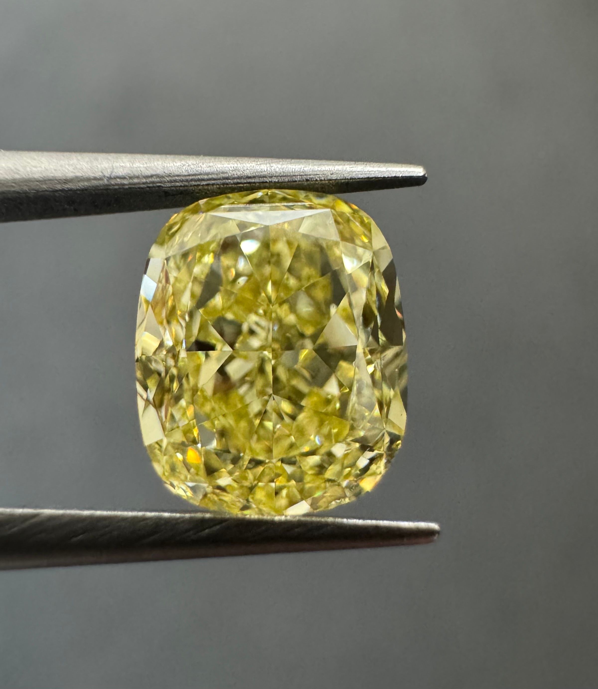1.42 ct Cushion Brilliant diamond