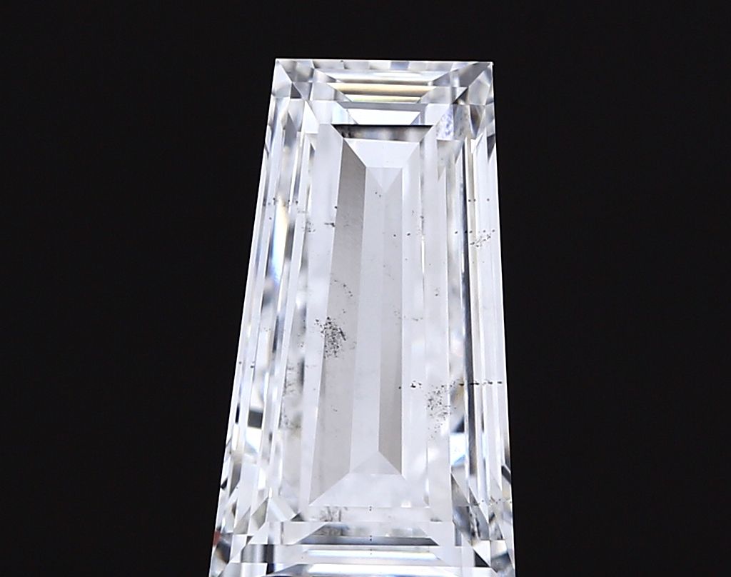 2.55 ct lab-grown Tapered baguette Diamond