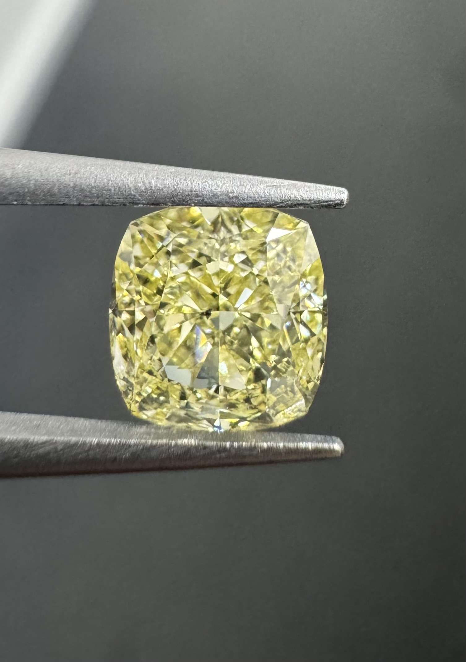 Diament 1.01 ct Fancy Yellow/SI1