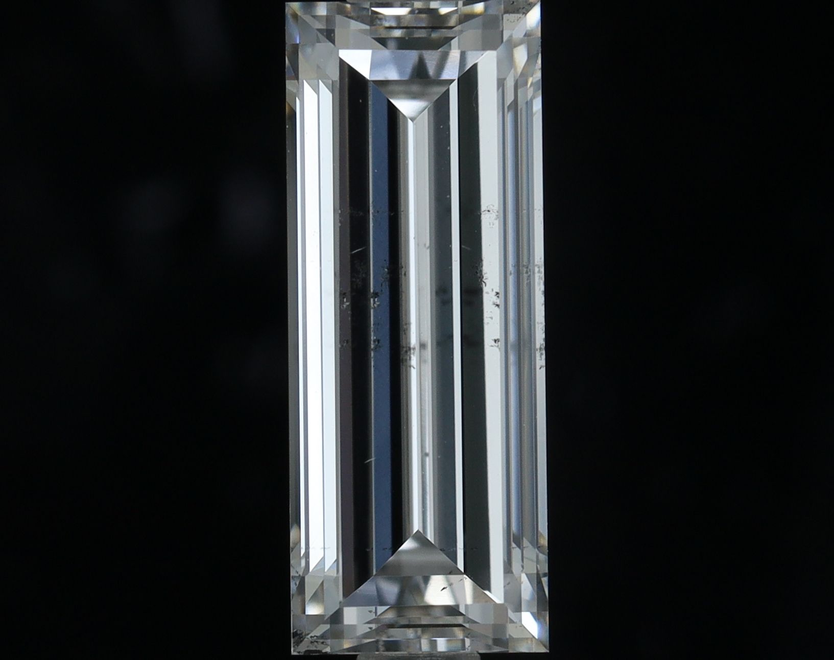 1.5 ct lab-grown Baguette Diamond