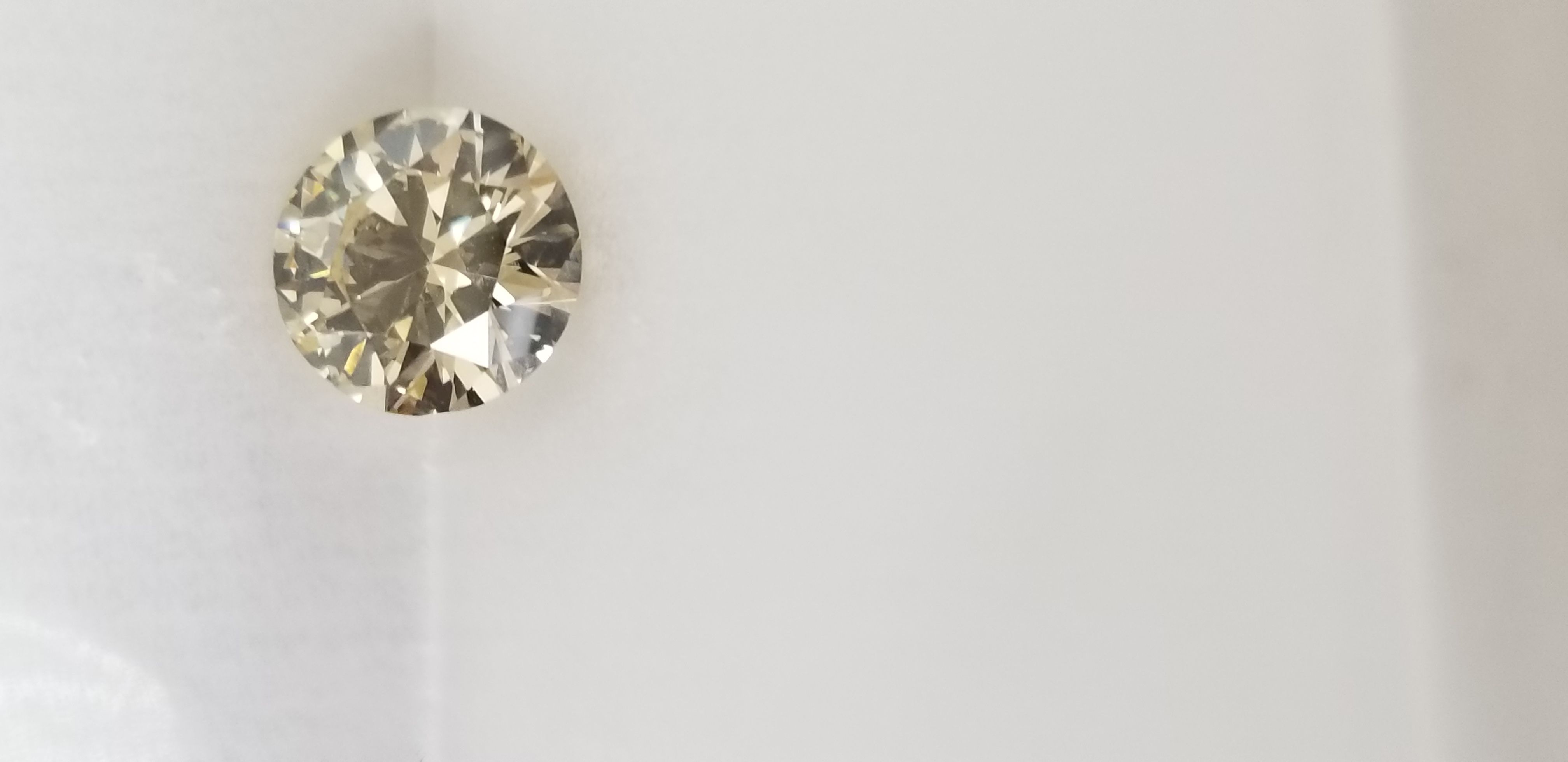 Diament 3.37 ct Faint Yellow/VS2