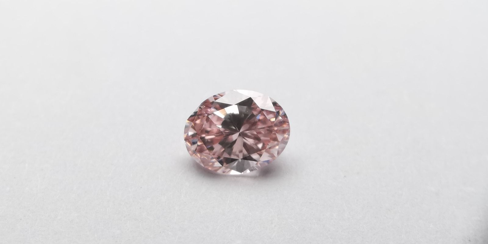 Diament 0.4 ct Fancy Intense Pink/VS2