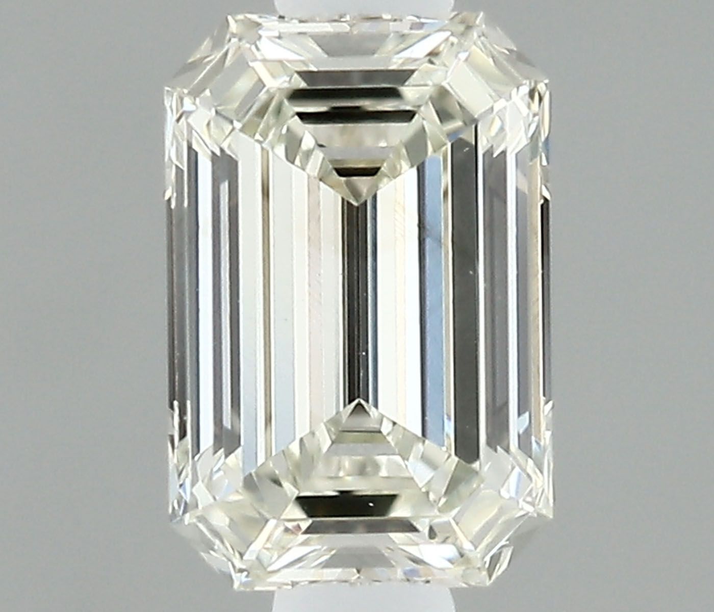 0.40 ct Emerald diamond