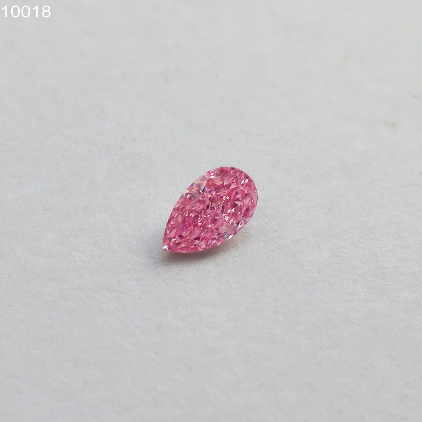 Diament 0.12 ct Fancy Vivid Pink/