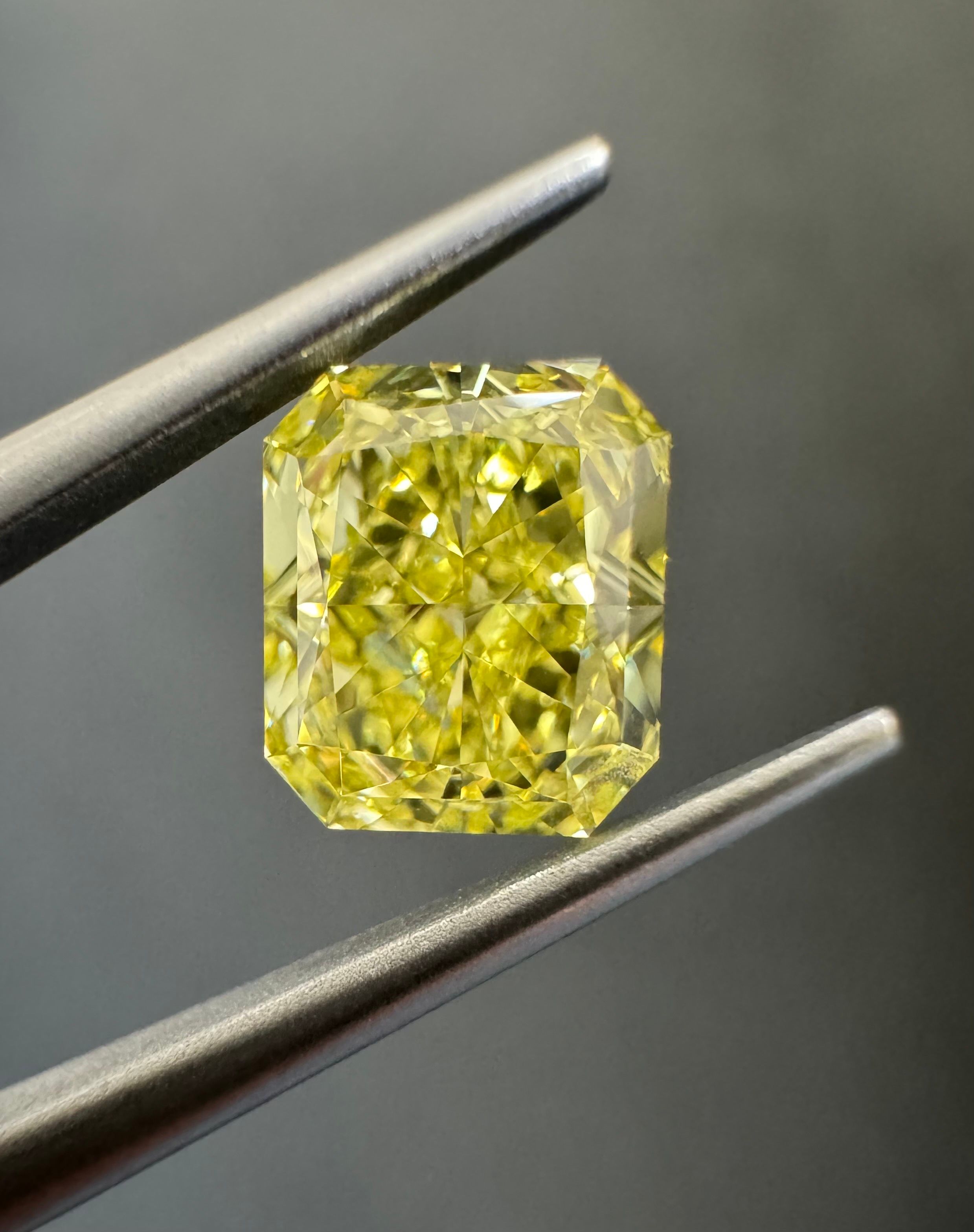 1.26 ct Radiant diamond