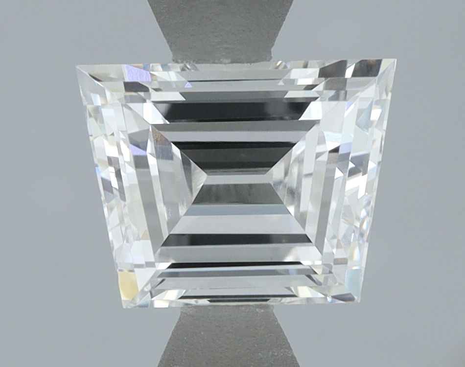 1.06 ct lab-grown Tapered baguette Diamond