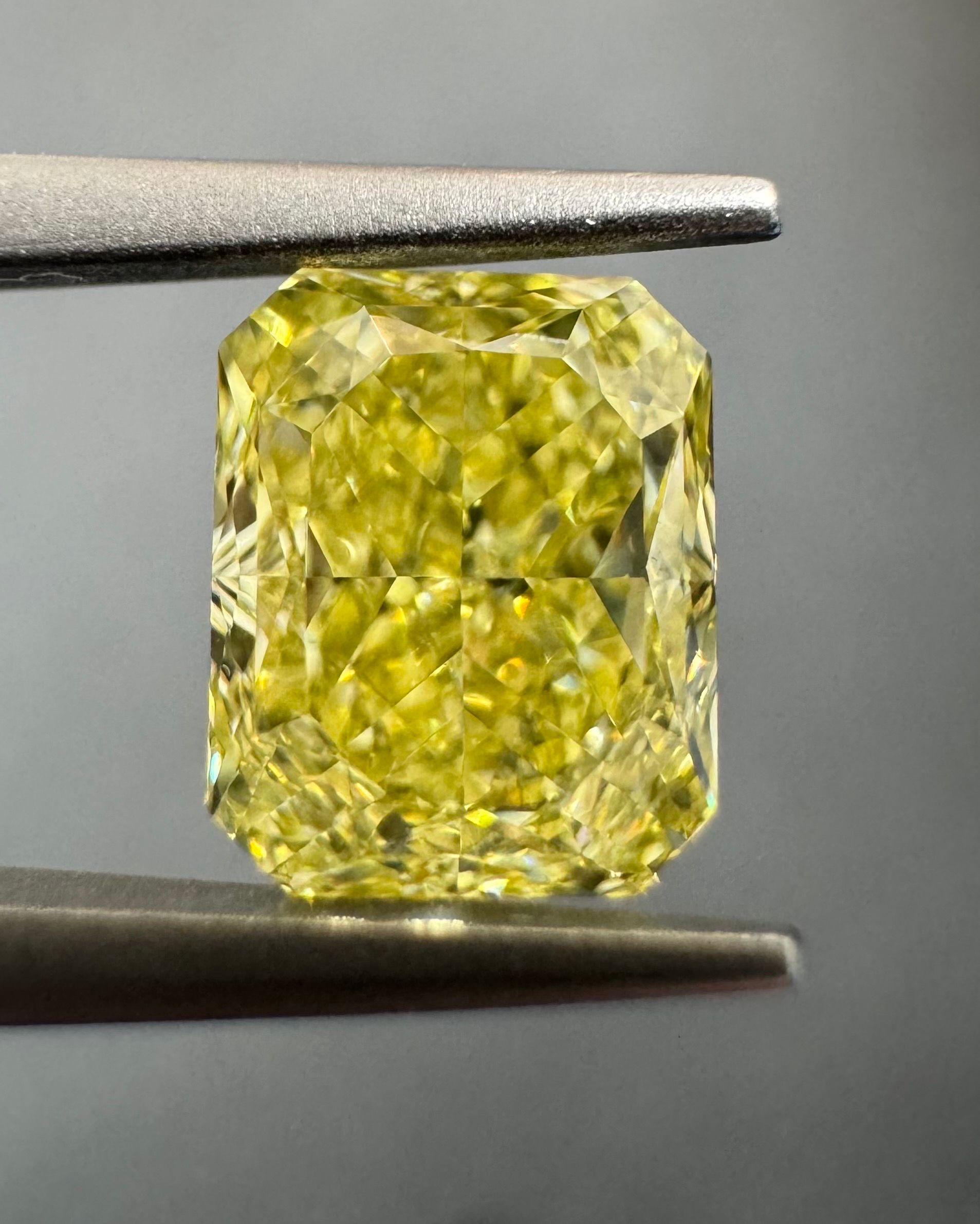 1.24 ct Radiant diamond