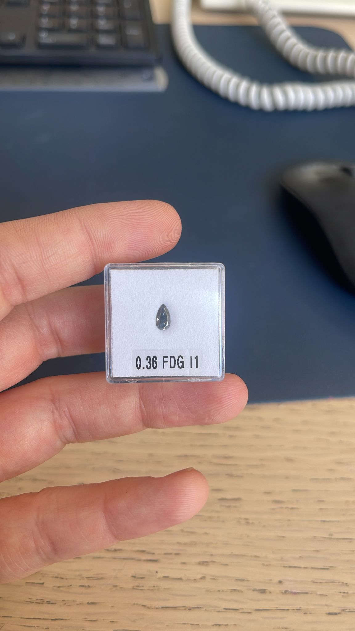 Diament 0.36 ct Fancy Dark Gray/I1