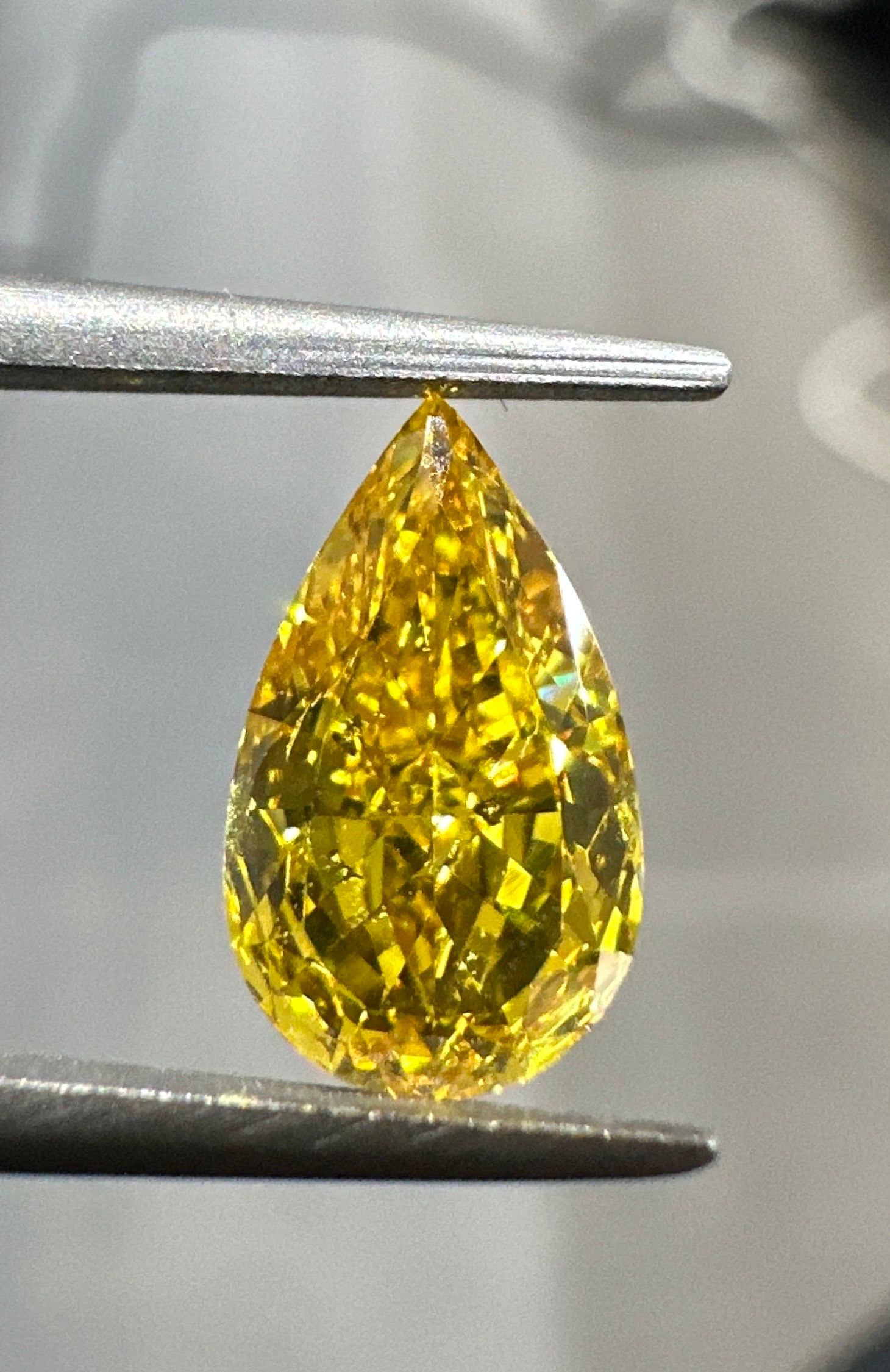 Diament 1.51 ct Fancy Vivid Orangey Yellow/SI2