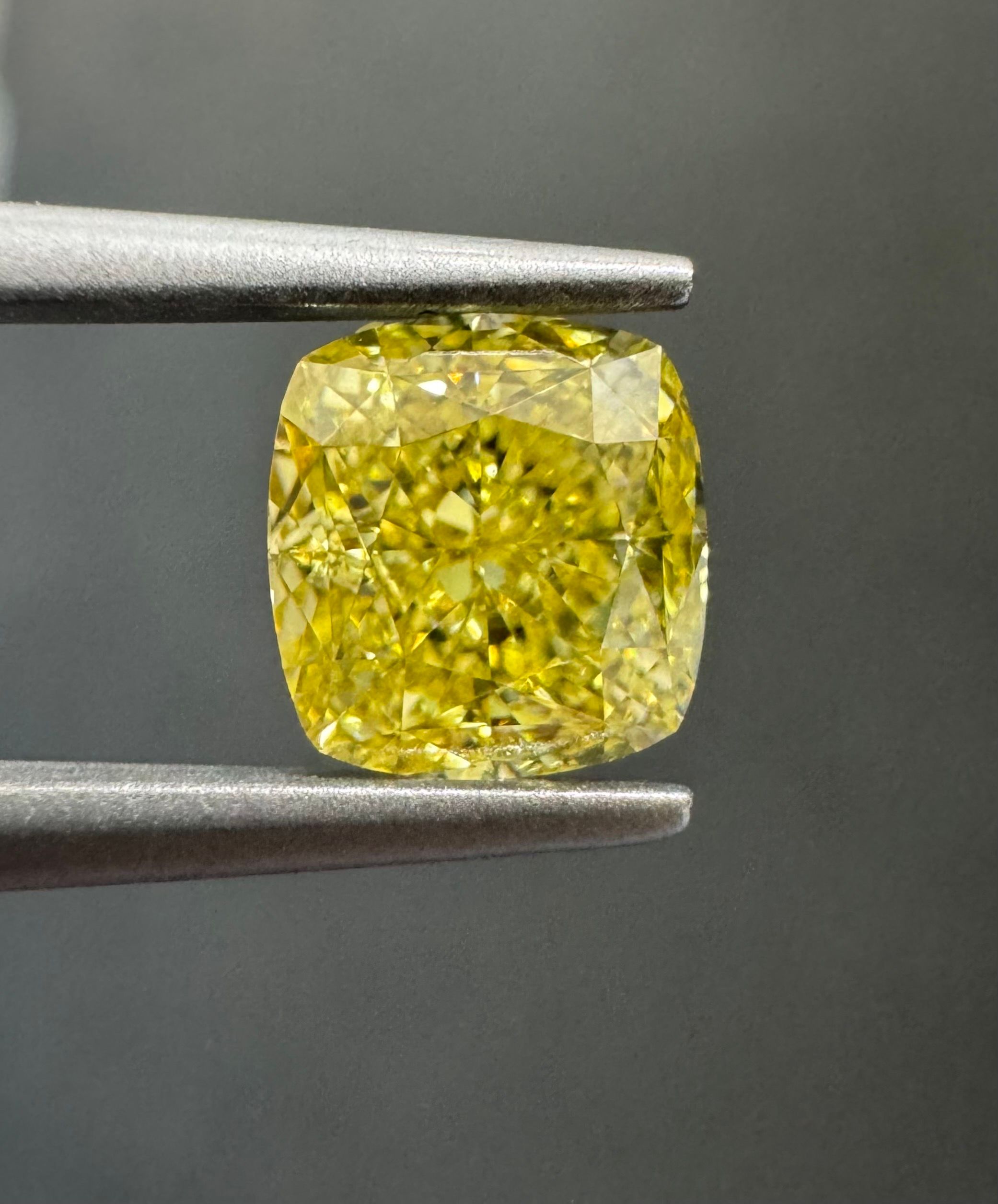 1.24 ct Cushion Modified diamond