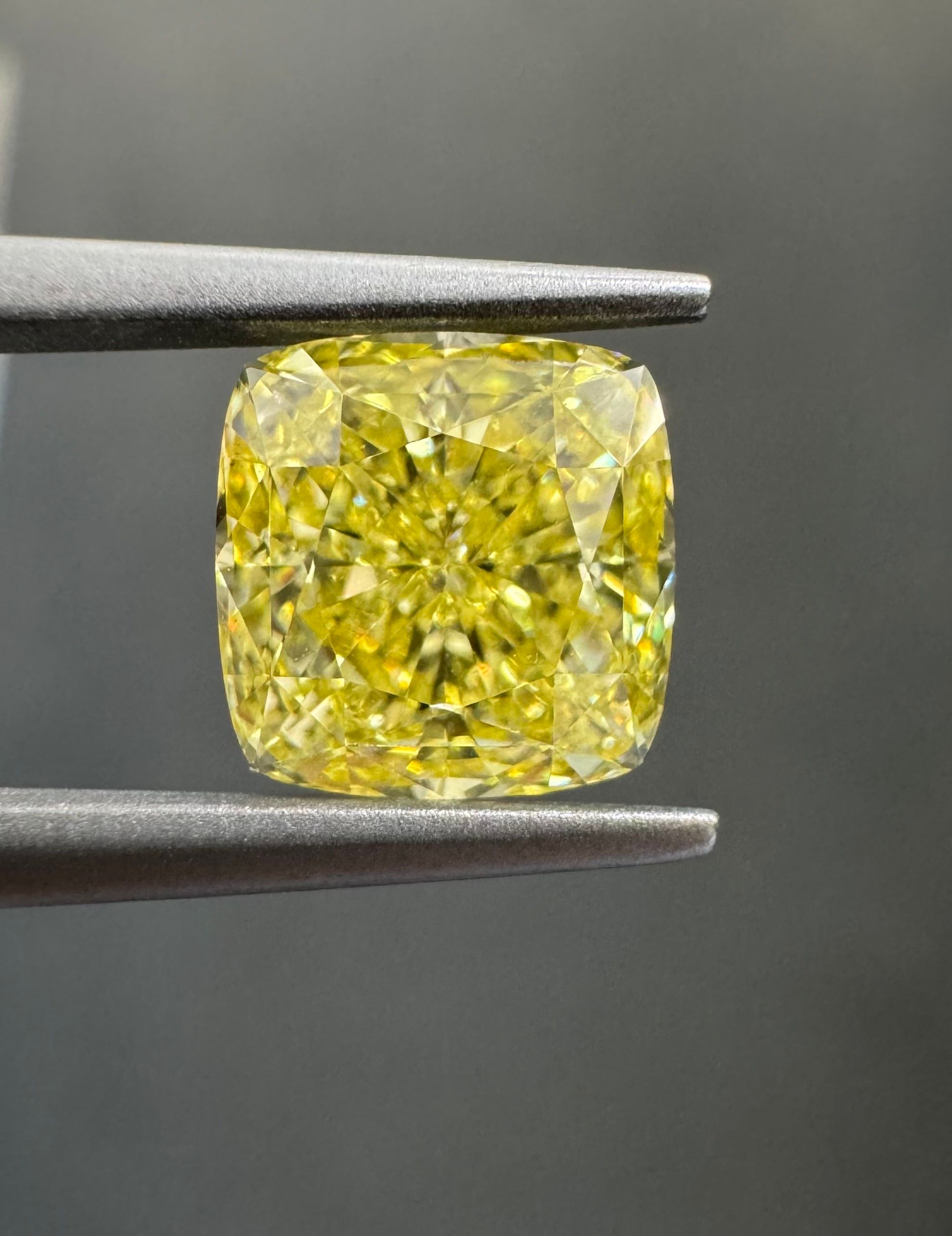 2.02 ct Cushion Brilliant diamond