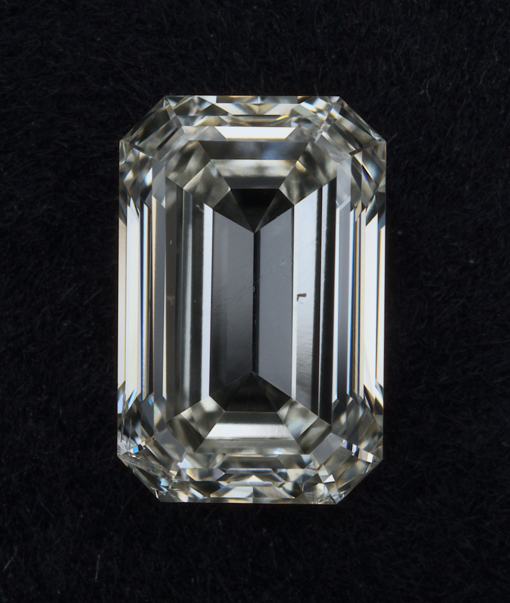 1.04 ct. emerald Lab Grown Diamond front image