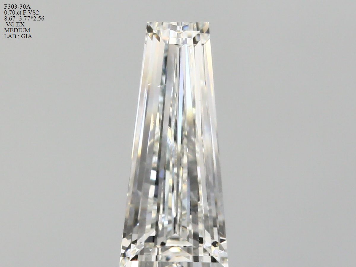 0.7 ct Tapered baguette Diamond